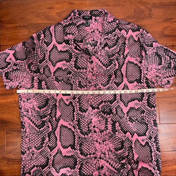 Forever 21 Mens Snake Skin Button Up Shirt Size XL - Picture 3 of 6